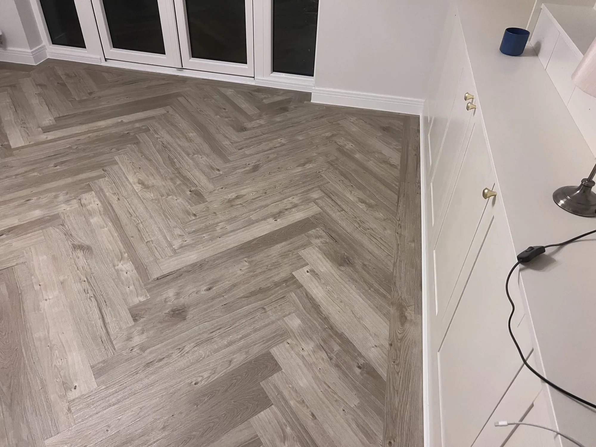 Glue-down LVT with a border (Amtico), Bicester