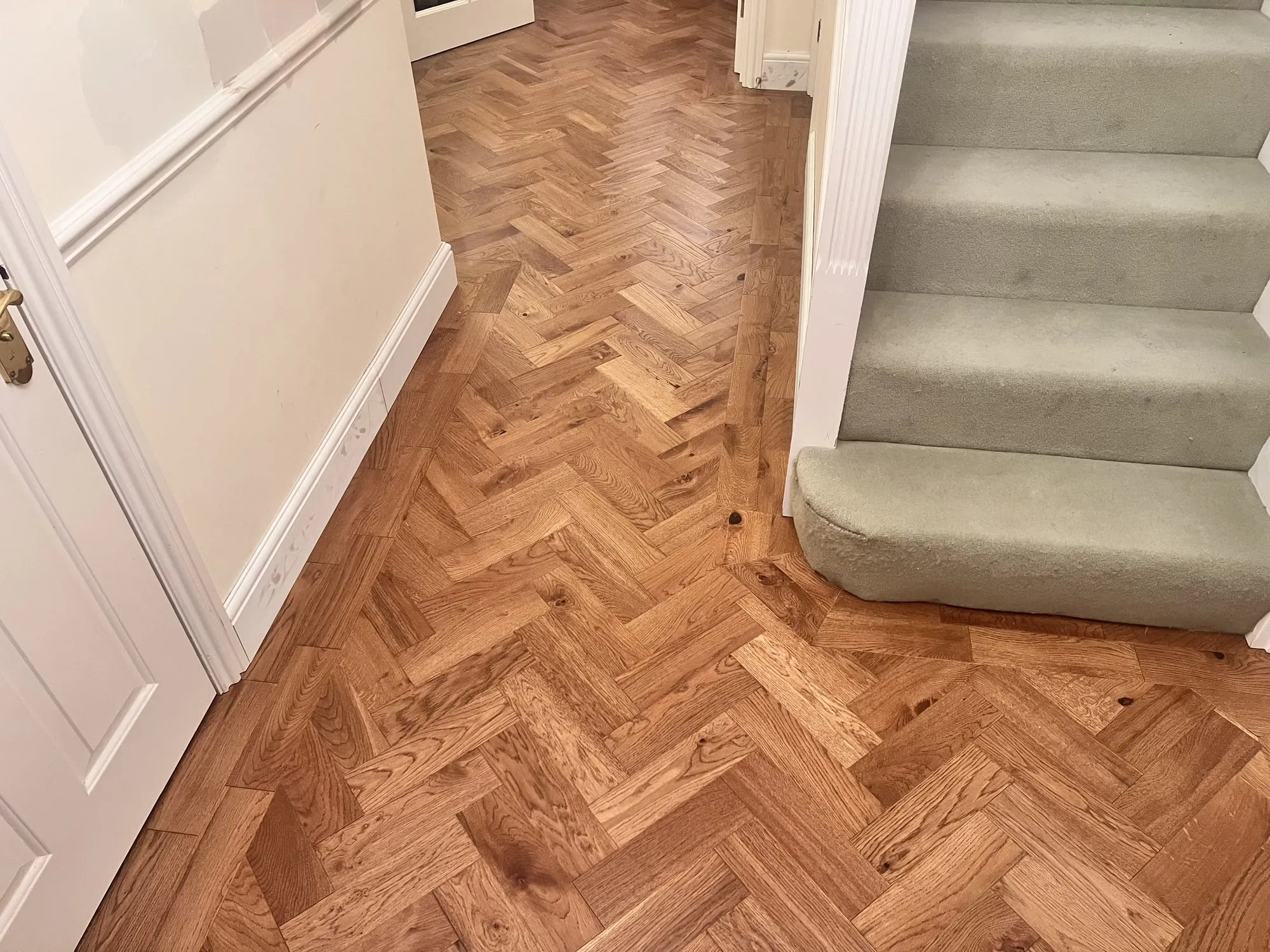 Skirting boards & finishing: a job by Nicolai